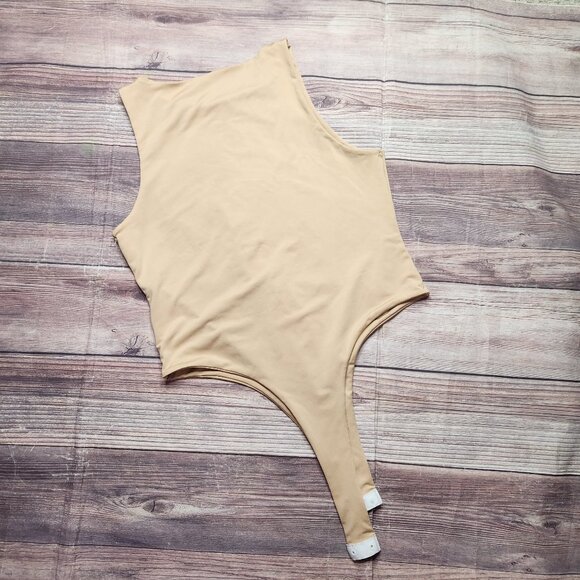 ⭐️ Tan Thong Tank Top Bodysuit - Picture 2 of 5